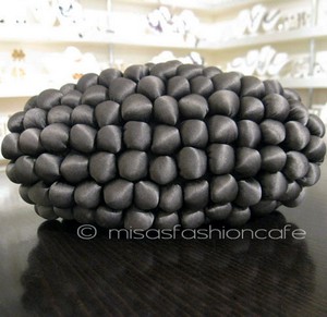 （画像用） SANTI サンティ クラッチ 　シルク・ポンポン