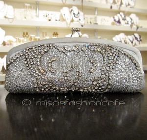 （画像用） SANTI サンティ クラッチ バタフライ・シルバー