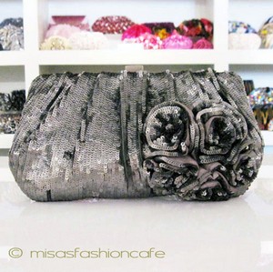 （画像用） SANTI サンティ クラッチ 　立体サイドフラワー