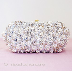 （画像用） ＳＡＮＴＩサンティ　クラッチ パール小花　再販