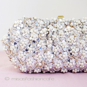 （画像用） ＳＡＮＴＩサンティ　クラッチ パール小花　再販