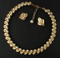 （画像用） クラウンTrifari ネックレス＆イヤリングセット