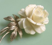 （画像用） 象牙アイボリー　ブローチ