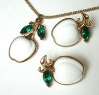 （画像用） クラウンTrifari ネックレス＆イヤリングセット