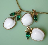 （画像用） クラウンTrifari ネックレス＆イヤリングセット