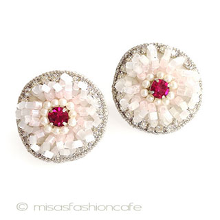 （画像用） ビーズ刺繍　イヤリング パール＆ガラスのお花