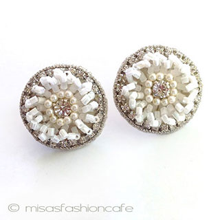 （画像用） パール＆ガラス刺繍のお花 ピアスまたはイヤリング