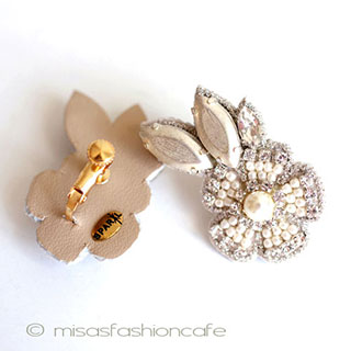 （画像用） ＳＰＡＲＫＬ　お花＆銀葉 イヤリングまたはピアス