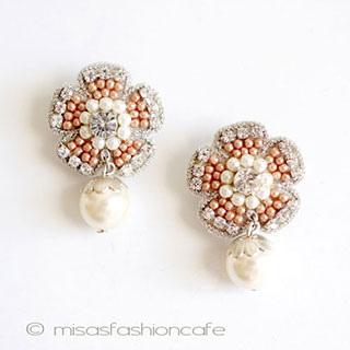 （画像用） ＳＰＡＲＫＬ　ベージュパール花 イヤリングまたはピアス