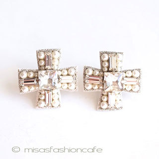 （画像用） ＳＰＡＲＫＬ　十字架・クロス イヤリングまたはピアス