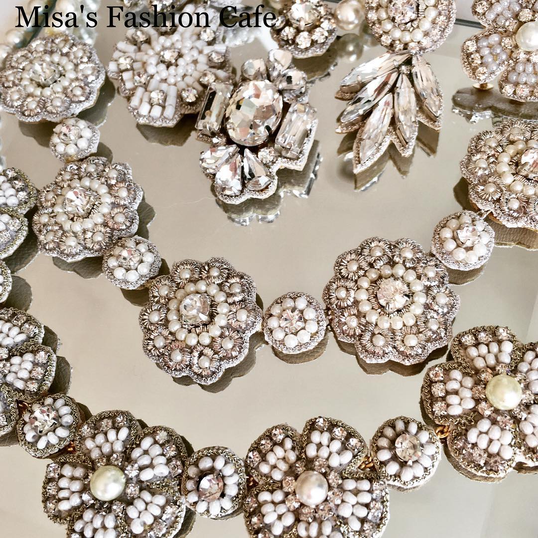 （画像用） 針刺繍のジュエリー