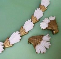 （画像用） クラウンTrifari　ネックレス＆イヤリングセット