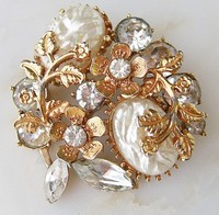 （画像用） バロックパール 花ブローチ