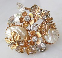 （画像用） バロックパール 花ブローチ