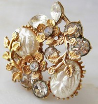 （画像用） バロックパール 花ブローチ