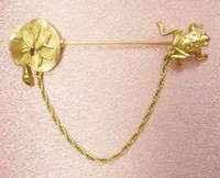 （画像用） クラウンTrifari　カエル　ブローチ