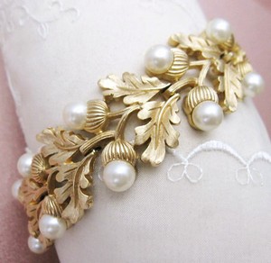 （画像用） クラウンTrifari 豪華どんぐりブレスレット