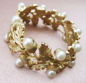 （画像用） クラウンTrifari 豪華どんぐりブレスレット