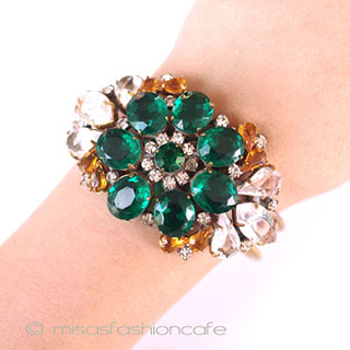 （画像用） チェコ製ガラス バングル