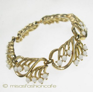 （画像用） クラウントリファリ Trifari 白い花