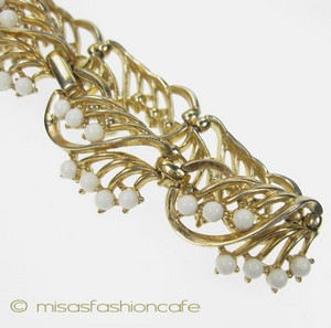 （画像用） クラウントリファリ Trifari 白い花