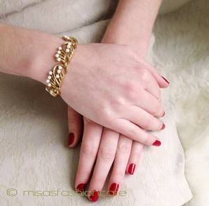 （画像用） クラウントリファリ Trifari 白い花