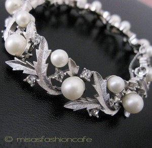 （画像用） クラウントリファリ Trifari ヒイラギ