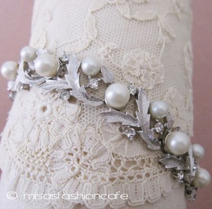 （画像用） クラウントリファリ Trifari ヒイラギ