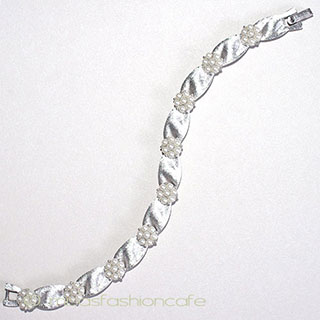 （画像用） Ｔｒｉｆａｒｉ　 トリファリ パール花りぼん　ブレス