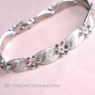 （画像用） Ｔｒｉｆａｒｉ　 トリファリ 花りぼん　ブレスレット