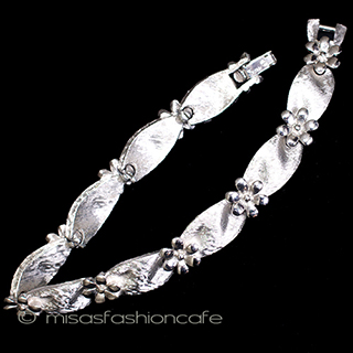 （画像用） Ｔｒｉｆａｒｉ　 トリファリ 花りぼん　ブレスレット