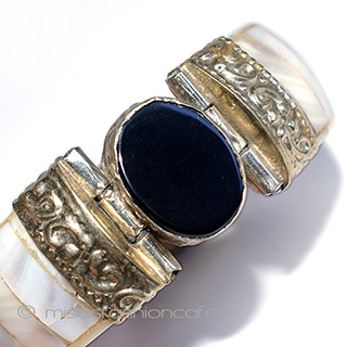 （画像用） 天然マザーオブパール アンティーク　バングル