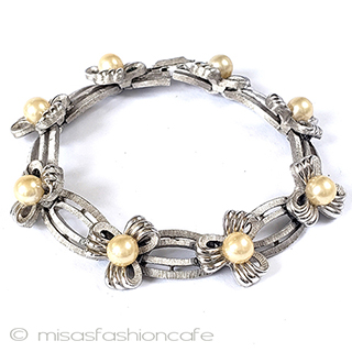 （画像用） Ｔｒｉｆａｒｉ　 トリファリ パールりぼんブレスレット