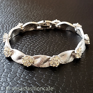 （画像用） ビンテージジュエリー トリファリお花ブレス