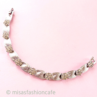 （画像用） ビンテージジュエリー トリファリお花ブレス