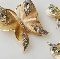 （画像用） クラウンTrifari　ブローチ＆イヤリングセット