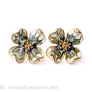 （画像用） Trifari　 トリファリ ハナミズキの花ピアス