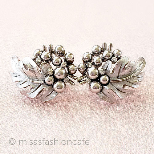 （画像用） Trifari　 トリファリ ベリー銀葉イヤリング