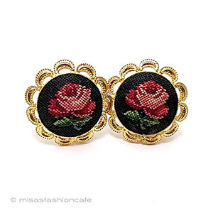 （画像用） ヴィンテージアクセサリー プチポアン刺繍バラの花