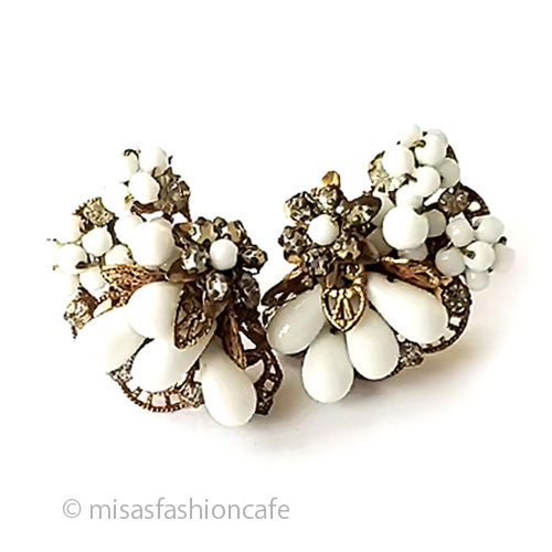 （画像用） Robert　イヤリング ミルクガラスのお花