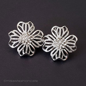 （画像用） Trifari　 トリファリ ハナミズキ花イヤリング