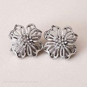 （画像用） Trifari　 トリファリ ハナミズキ花イヤリング