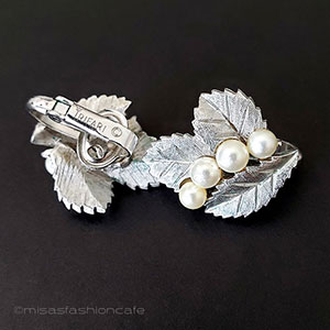 （画像用） Trifari　 トリファリ パール銀葉イヤリング