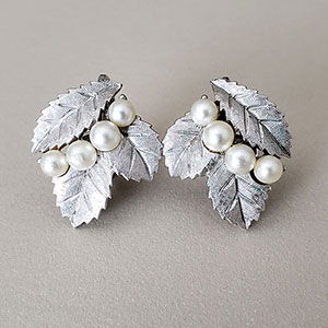 （画像用） Trifari　 トリファリ パール銀葉イヤリング