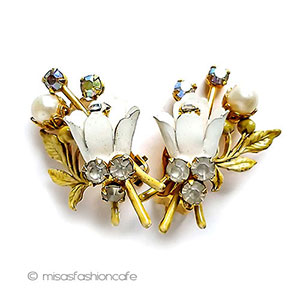 （画像用） Robert刻印イヤリング パール・ビジューの花