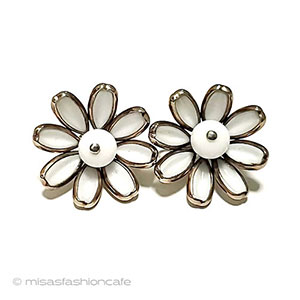 （画像用） Trifari　 トリファリ ガラスの花イヤリング