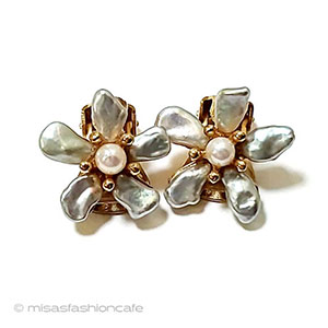 （画像用） SWOBODA　スワボダ 真珠のお花　イヤリング