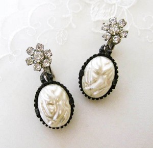 （画像用） バロックパール花イヤリング