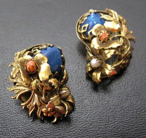 （画像用） 真珠ラピス珊瑚の花イヤリング