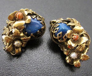 （画像用） 真珠ラピス珊瑚の花イヤリング